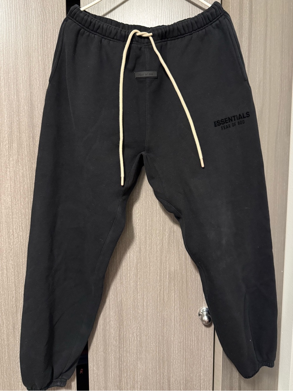 ESSENTIALS Fear of God Black Sweatpants with Cream Drawcord